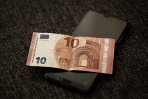 10 Dicas de Viagem para Manter-se Conectado e Sem Problemas de Dinheiro