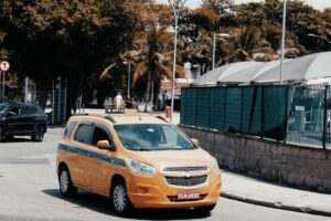 Como Utilizar Aplicativos de Viagem para Economizar Dinheiro em Transporte