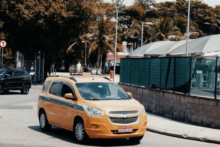 Como Utilizar Aplicativos de Viagem para Economizar Dinheiro em Transporte
