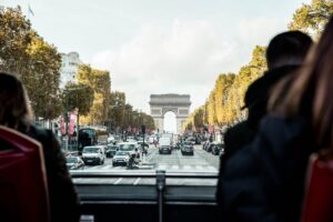 Como encontrar as melhores ofertas de transporte para viagens internacionais: Dicas e sites úteis