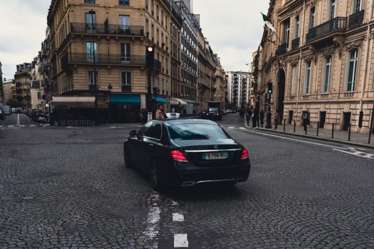 Como escolher o transporte ideal para explorar cidades europeias de forma econômica e prática