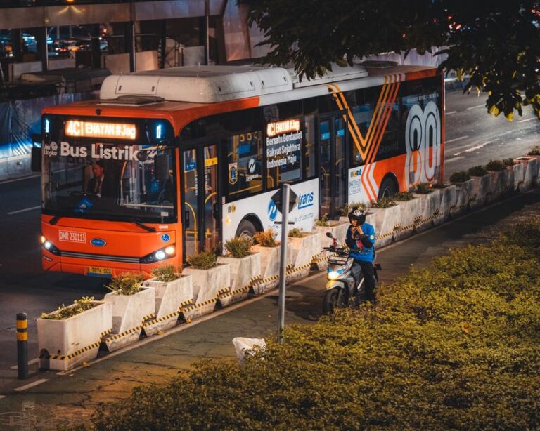 Os 10 melhores aplicativos de transporte para viajantes: como se locomover com facilidade em países estrangeiros
