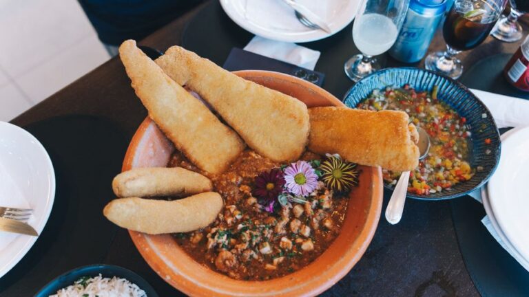 Os 10 pratos de conforto que você deve provar ao redor do mundo: uma jornada gastronômica acolhedora